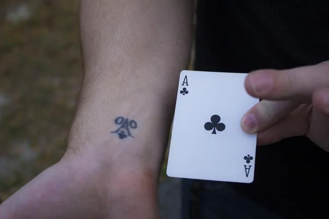 Colección de los mejores diseños de tatuajes: ¿qué dice la baraja de 52 cartas?