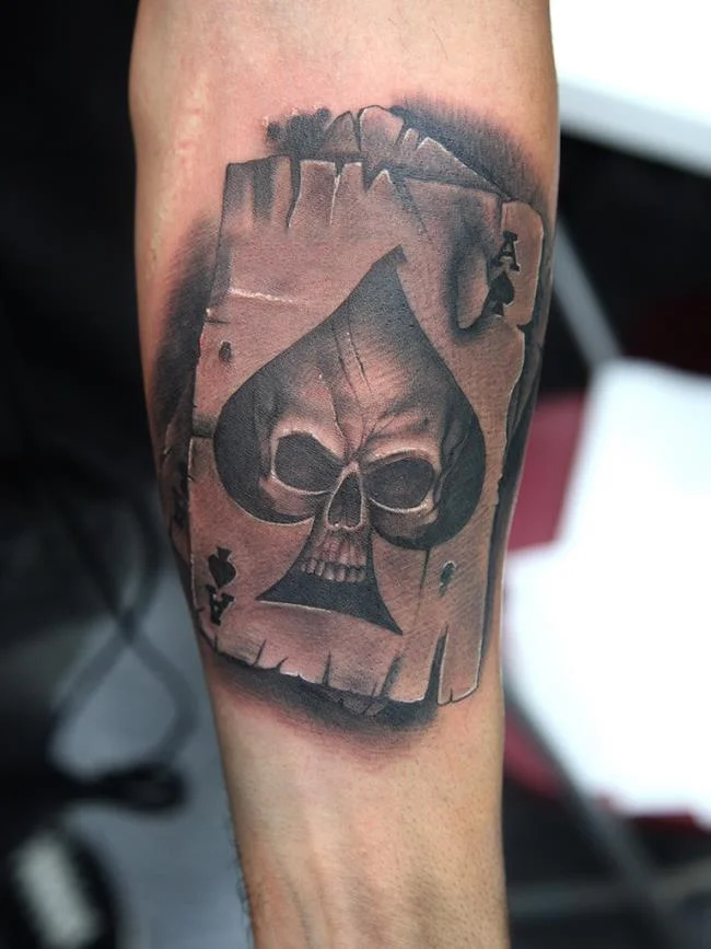 Colección de los mejores diseños de tatuajes: ¿qué dice la baraja de 52 cartas?