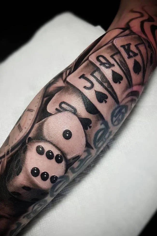 Colección de los mejores diseños de tatuajes: ¿qué dice la baraja de 52 cartas?