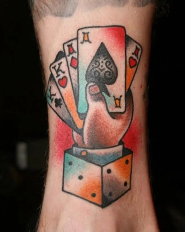 Colección de los mejores diseños de tatuajes: ¿qué dice la baraja de 52 cartas?