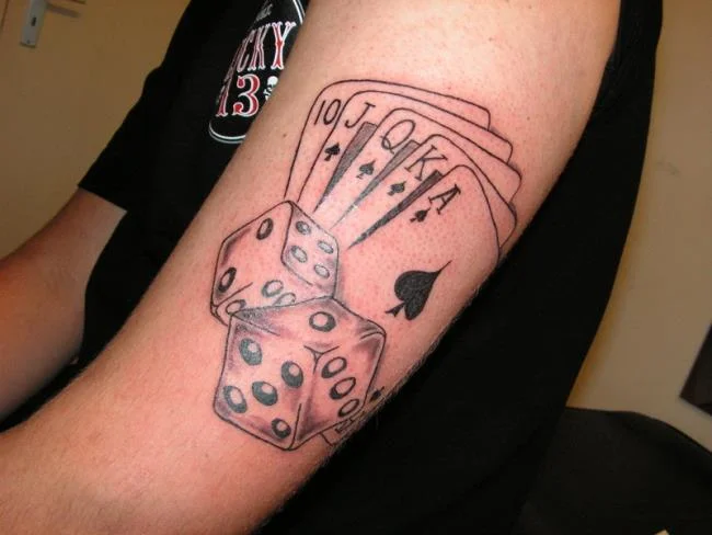 Colección de los mejores diseños de tatuajes: ¿qué dice la baraja de 52 cartas?