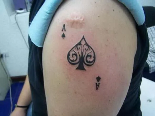 Colección de los mejores diseños de tatuajes: ¿qué dice la baraja de 52 cartas?