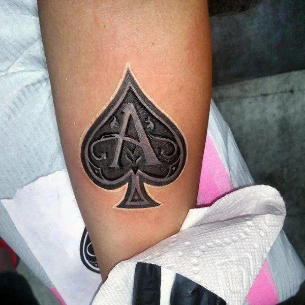 Colección de los mejores diseños de tatuajes: ¿qué dice la baraja de 52 cartas?