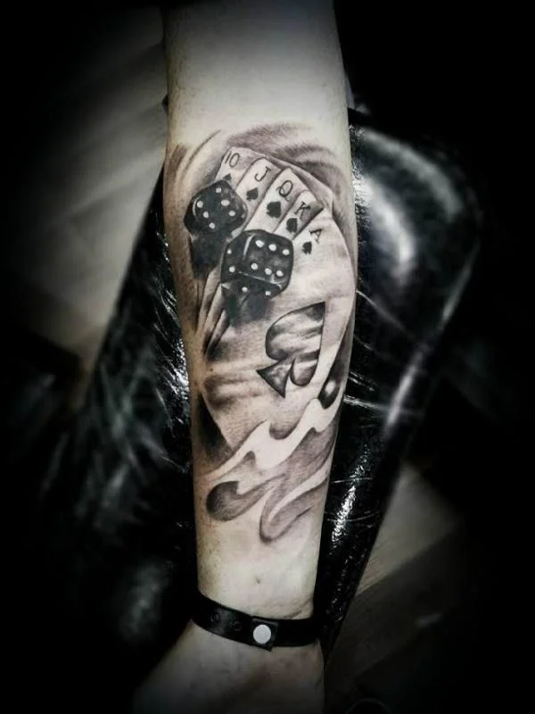 Colección de los mejores diseños de tatuajes: ¿qué dice la baraja de 52 cartas?