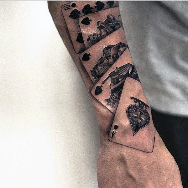 Colección de los mejores diseños de tatuajes: ¿qué dice la baraja de 52 cartas?