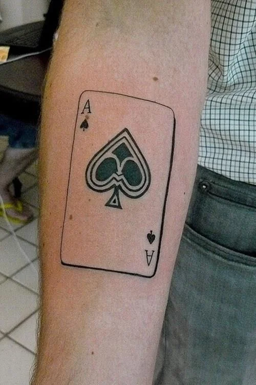 Colección de los mejores diseños de tatuajes: ¿qué dice la baraja de 52 cartas?