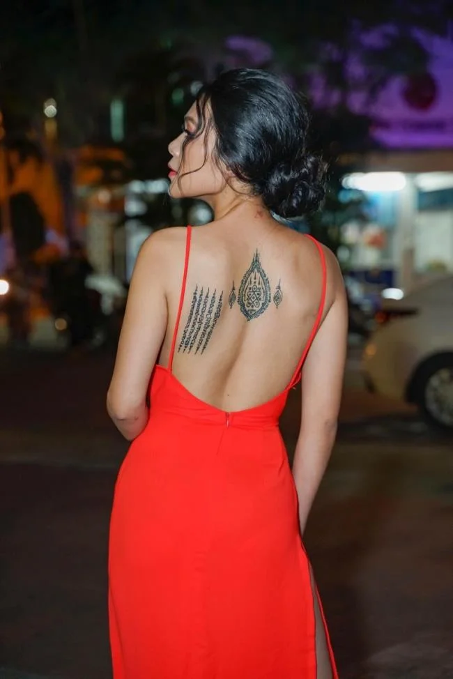 Colección de patrones de tatuajes de amuletos tailandeses que la mayoría de la gente elige tatuar