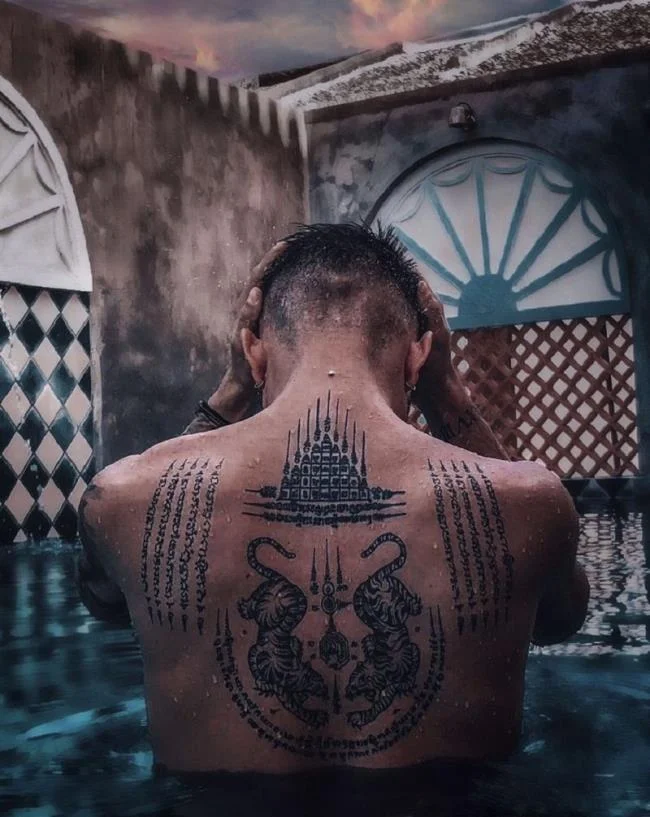 Colección de patrones de tatuajes de amuletos tailandeses que la mayoría de la gente elige tatuar