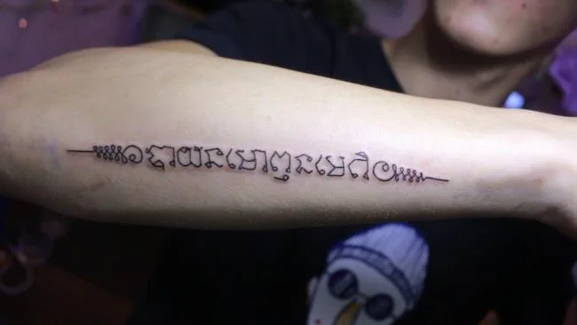 Colección de patrones de tatuajes de amuletos tailandeses que la mayoría de la gente elige tatuar