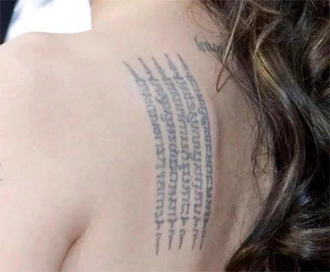 Colección de patrones de tatuajes de amuletos tailandeses que la mayoría de la gente elige tatuar