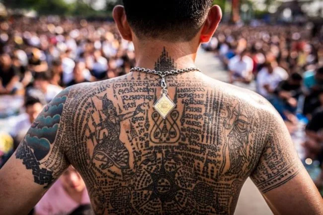 Colección de patrones de tatuajes de amuletos tailandeses que la mayoría de la gente elige tatuar