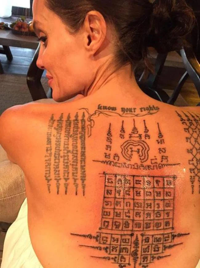 Colección de patrones de tatuajes de amuletos tailandeses que la mayoría de la gente elige tatuar