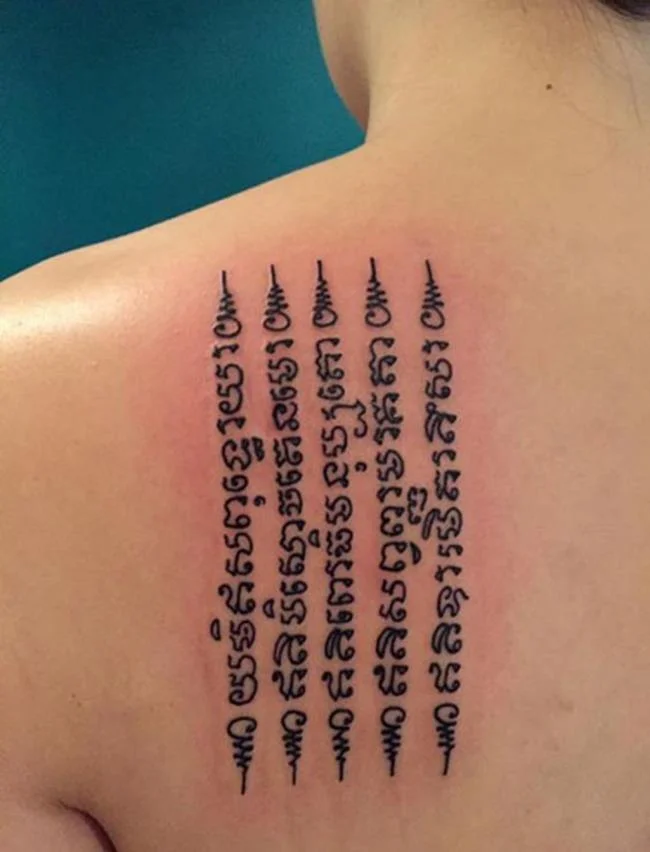 Colección de patrones de tatuajes de amuletos tailandeses que la mayoría de la gente elige tatuar