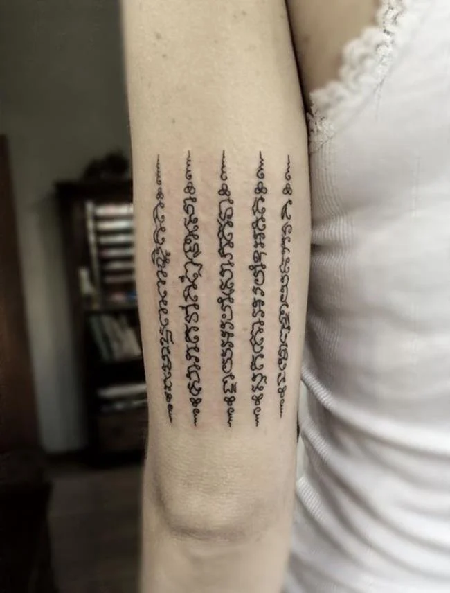 Colección de patrones de tatuajes de amuletos tailandeses que la mayoría de la gente elige tatuar
