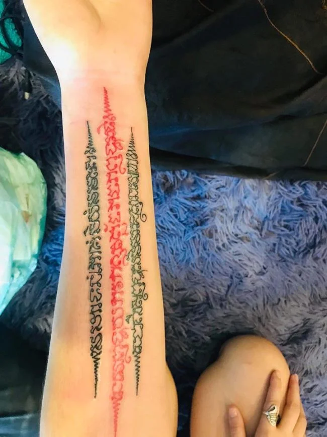 Colección de patrones de tatuajes de amuletos tailandeses que la mayoría de la gente elige tatuar