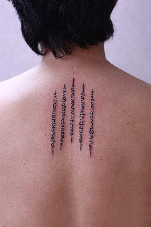 Colección de patrones de tatuajes de amuletos tailandeses que la mayoría de la gente elige tatuar