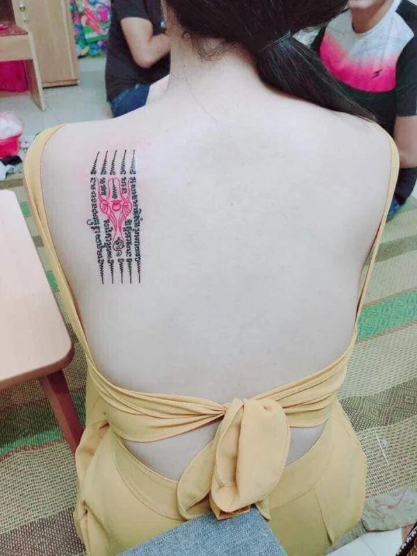 Colección de patrones de tatuajes de amuletos tailandeses que la mayoría de la gente elige tatuar