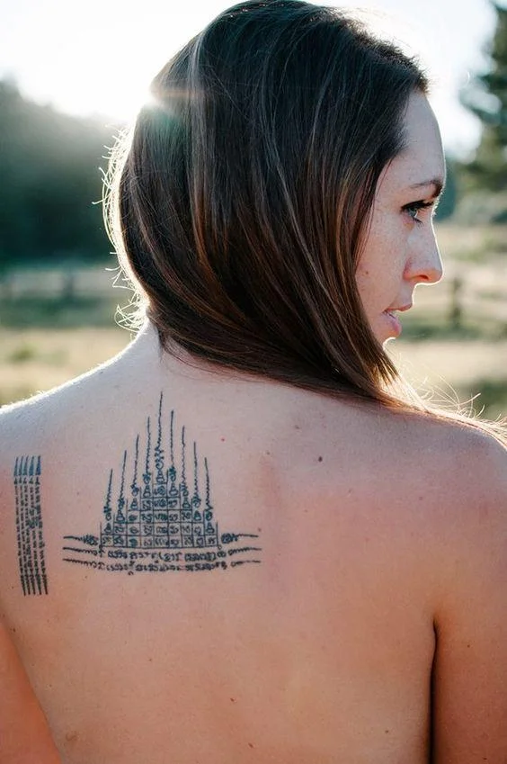 Colección de patrones de tatuajes de amuletos tailandeses que la mayoría de la gente elige tatuar