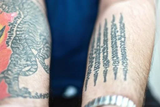 Colección de patrones de tatuajes de amuletos tailandeses que la mayoría de la gente elige tatuar