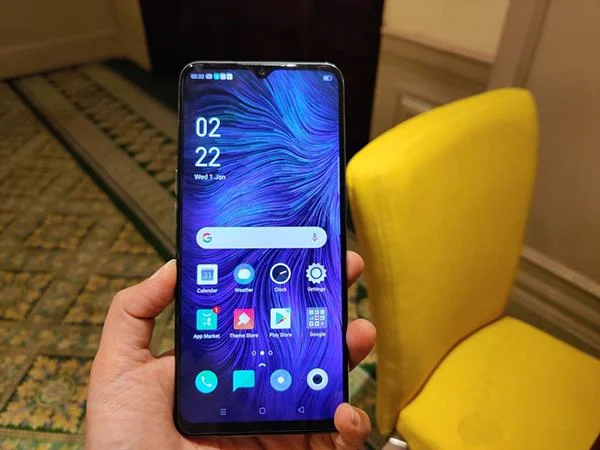 Lancering van Oppo F15 - een goedkope smartphone met een 48-megapixelcamera