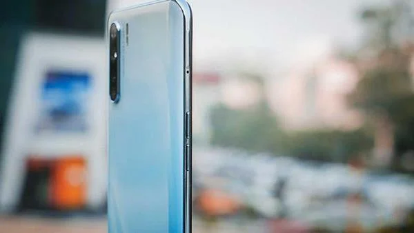 Lancering van Oppo F15 - een goedkope smartphone met een 48-megapixelcamera