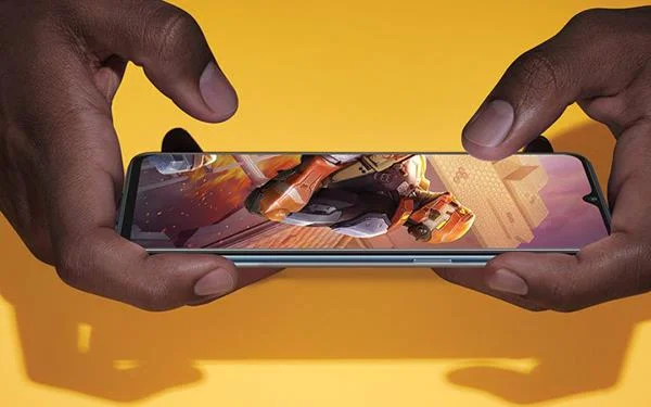 Lancering van Oppo F15 - een goedkope smartphone met een 48-megapixelcamera