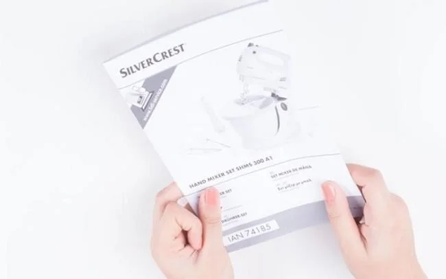 Istruzioni su come utilizzare la frusta per uova a mano