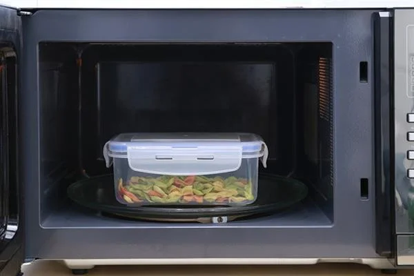 Bekas makanan plastik