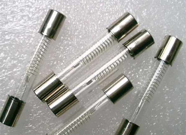 Cause di un forno a microonde non caldo e come ripararlo a casa