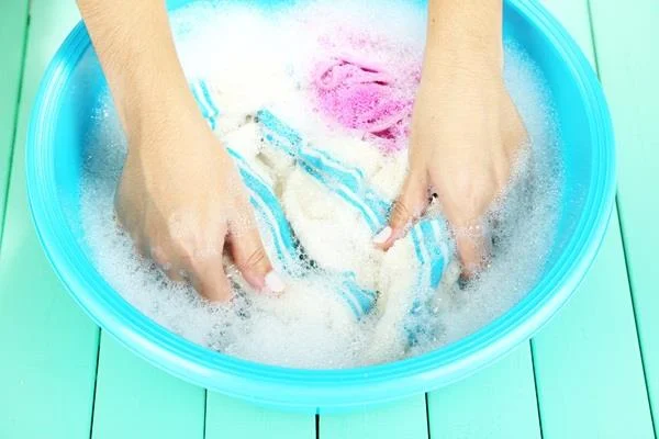 Perché non mettere in lavatrice vestiti troppo sporchi?