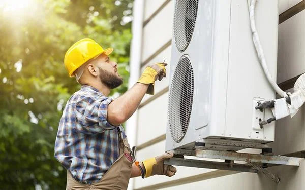 Qual é a causa da unidade externa, o ar condicionado gritando alto?