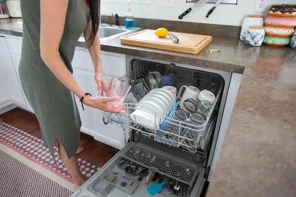 鍋やフライパンは食器洗い機で洗えますか？