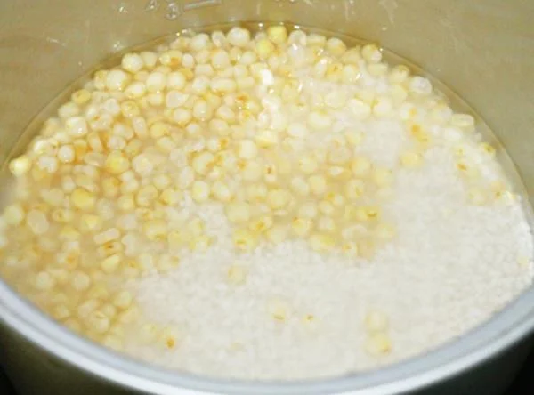 5 pratos feitos de panela de arroz que você talvez não conheça