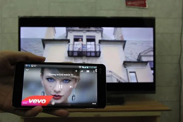 Istruzioni su come condividere i video di YouTube da telefoni, tablet, laptop su Smart TV