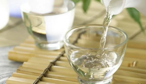 Menghilangkan calar dengan air dan alkohol