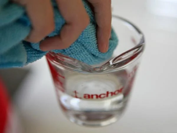 Istruzioni su come rimuovere i graffi sugli schermi TV a casa