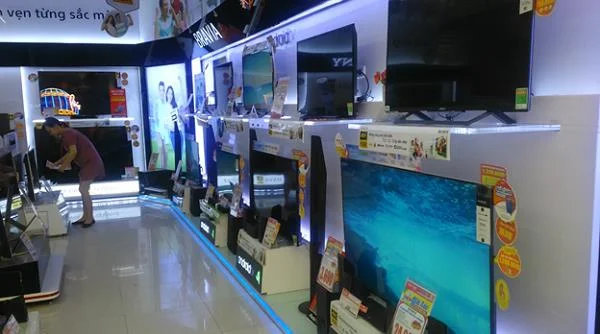 Onde devo comprar uma televisão barata, online ou em uma loja?