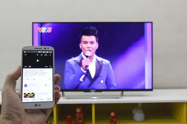 휴대폰을 Sony TV에 연결하는 방법은 간단합니다.
