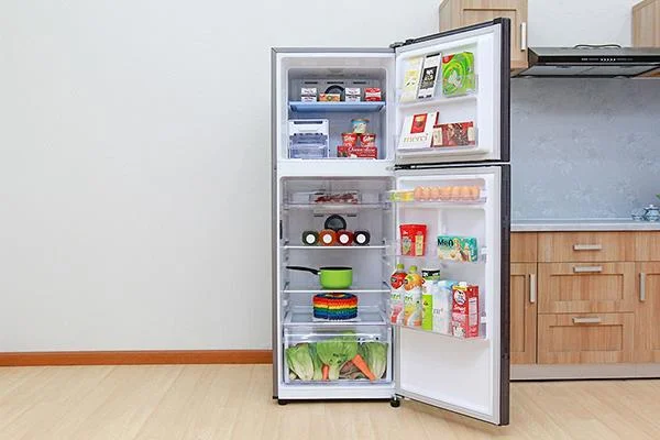 Compare as diferenças entre os compartimentos superior e inferior do freezer Compare as diferenças entre os compartimentos superior e inferior do freezer