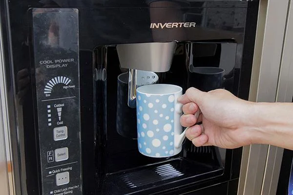 Recurso de fabricação automática de gelo em geladeiras Hitachi