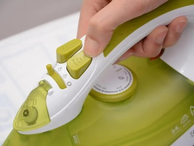 A função única de cada spray no ferro é o vapor