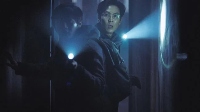 영화 Svaha의 검토 및 해석 : 여섯 번째 손가락