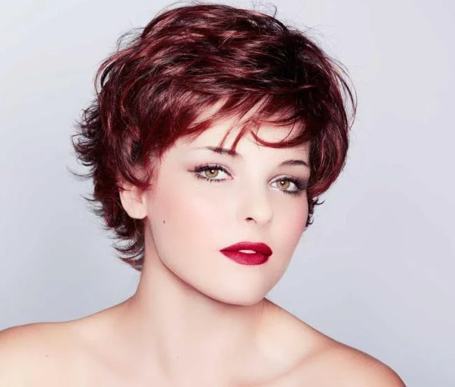 Rambut pendek kerinting: potongan terbaik untuk gaya yang mudah