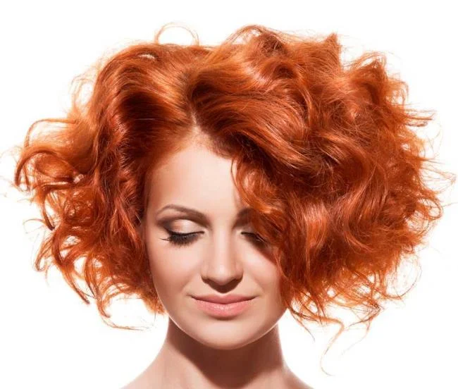 Rambut pendek kerinting: potongan terbaik untuk gaya yang mudah