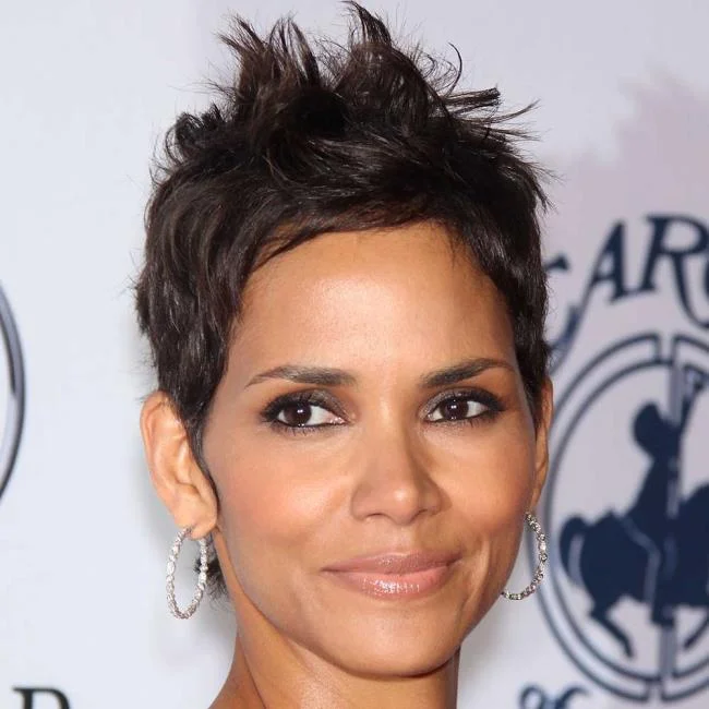 Potongan rambut yang sangat pendek: 150 gambar dan idea