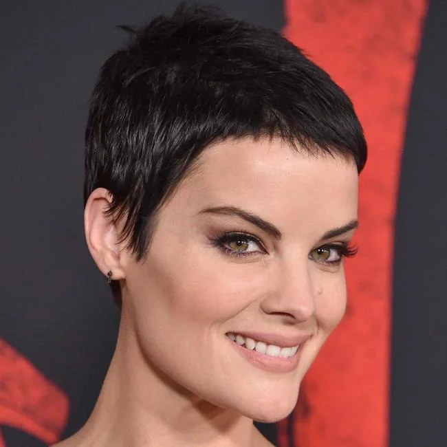 Potongan rambut yang sangat pendek: 150 gambar dan idea