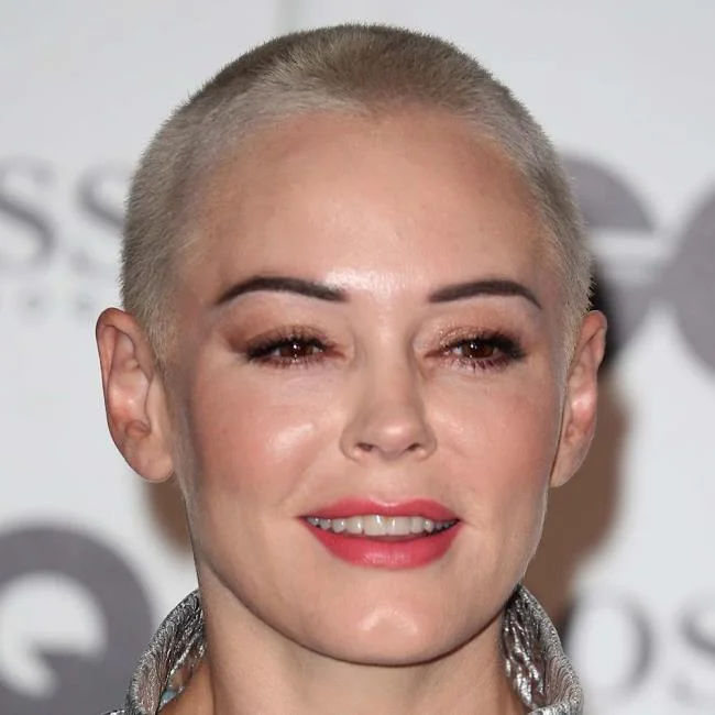 Potongan rambut yang sangat pendek: 150 gambar dan idea