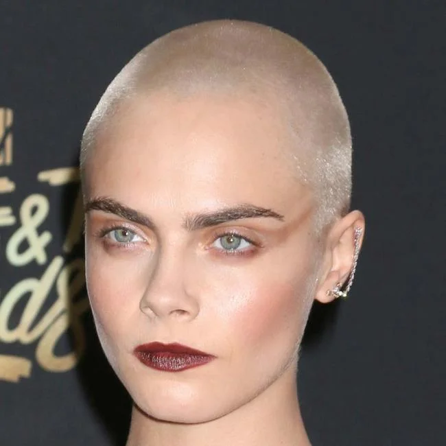 Potongan rambut yang sangat pendek: 150 gambar dan idea