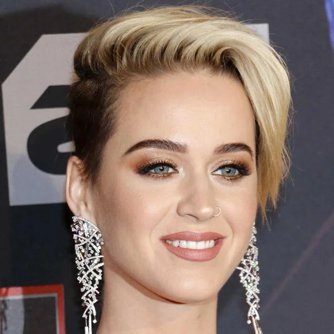 Potongan rambut yang sangat pendek: 150 gambar dan idea