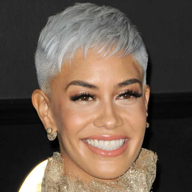 Potongan rambut yang sangat pendek: 150 gambar dan idea